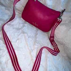Kate Spade crossbody. L-9 in H-6 in